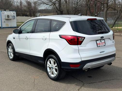 White 2019 Ford Escape SE
