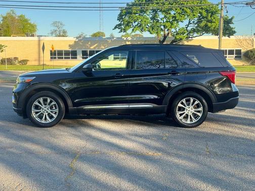 Agate Black Metallic 2021 Ford Explorer XLT