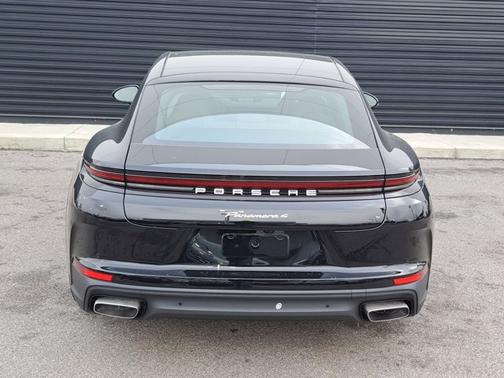 2026 Porsche Panamera 4