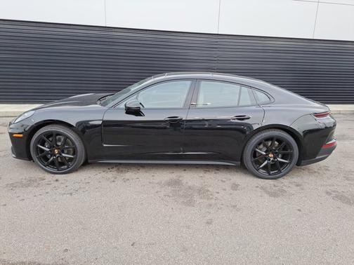 2026 Porsche Panamera 4