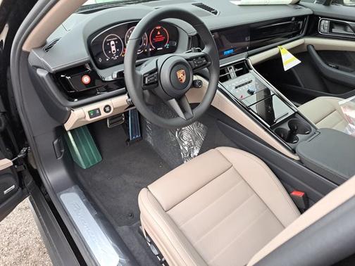 2026 Porsche Panamera 4