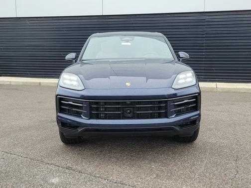 Algarve Blue Metallic 2026 Porsche Cayenne