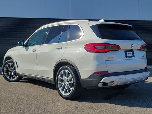 Mineral White Metallic 2019 BMW X5 xDrive40i