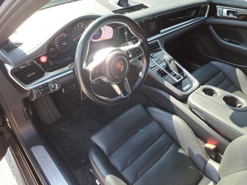 2018 Porsche Panamera 4S