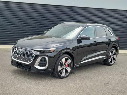 Mythos Black Metallic 2025 Audi SQ5 Premium Plus