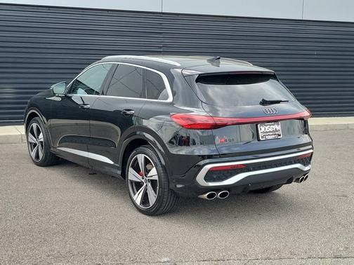 Mythos Black Metallic 2025 Audi SQ5 Premium Plus