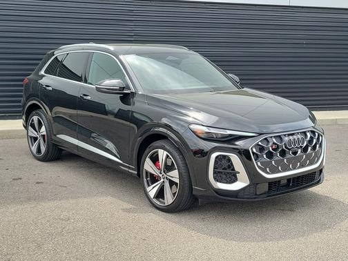 Mythos Black Metallic 2025 Audi SQ5 Premium Plus