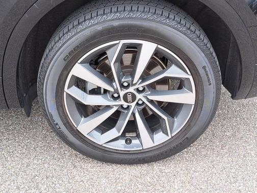 2023 Audi Q5 S line Premium Plus