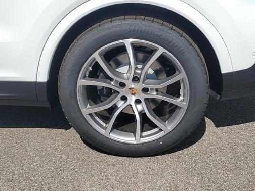 2024 Porsche Cayenne Base (Tiptronic)