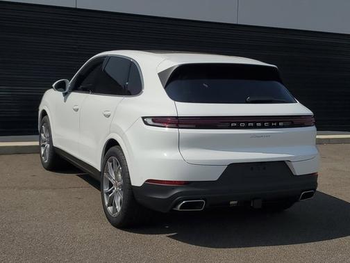 2024 Porsche Cayenne Base (Tiptronic)