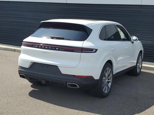2024 Porsche Cayenne Base (Tiptronic)