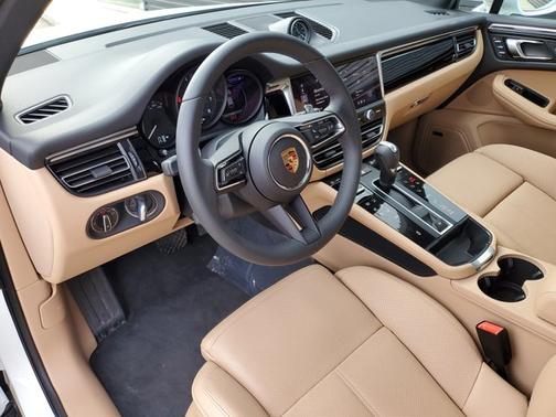 2025 Porsche Macan T