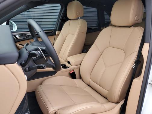 2025 Porsche Macan T