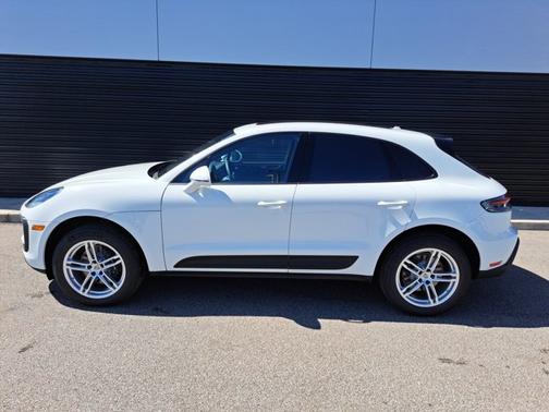 2025 Porsche Macan Base
