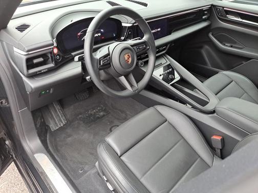 2025 Porsche Macan Electric 4