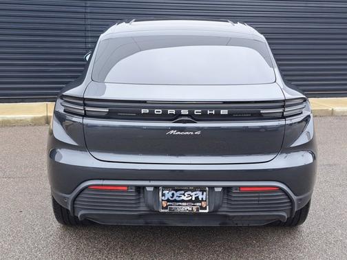 2025 Porsche Macan Electric 4