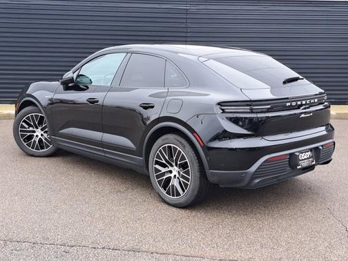 2025 Porsche Macan Electric 4