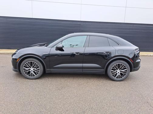 2025 Porsche Macan Electric 4