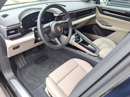 2025 Porsche Macan Electric 4