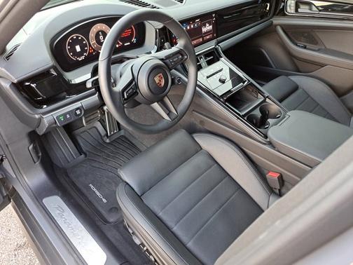 2025 Porsche Panamera 4