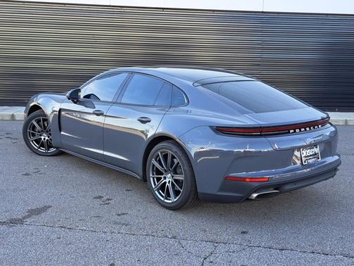2025 Porsche Panamera 4