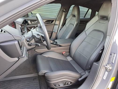 2025 Porsche Panamera 4