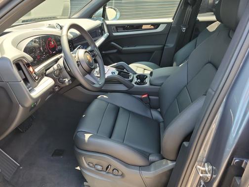 Vanadium Grey Metallic 2026 Porsche Cayenne