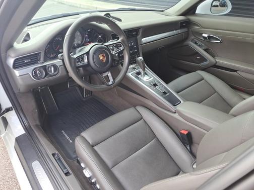 2017 Porsche 911 Carrera 4S
