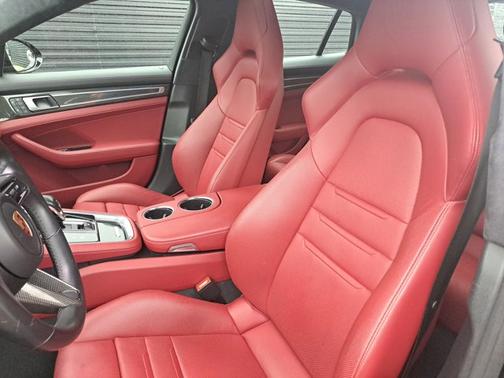 2023 Porsche Panamera GTS