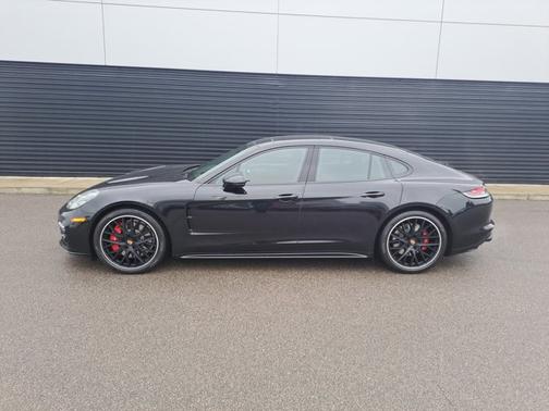 2023 Porsche Panamera GTS