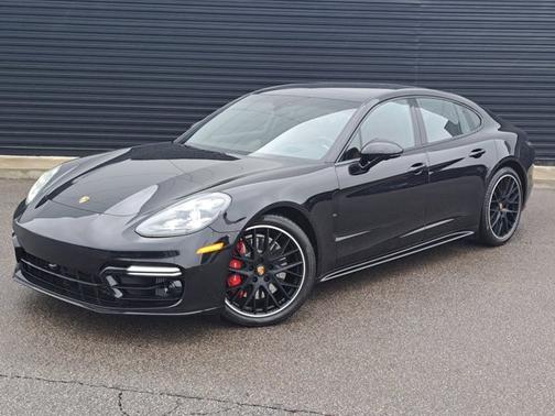2023 Porsche Panamera GTS