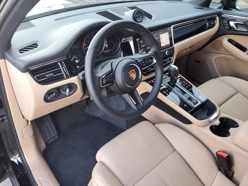 2025 Porsche Macan T