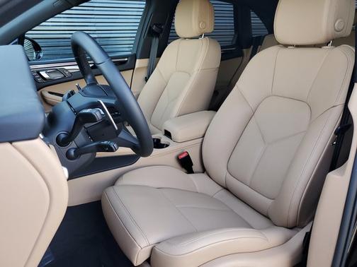 2025 Porsche Macan T