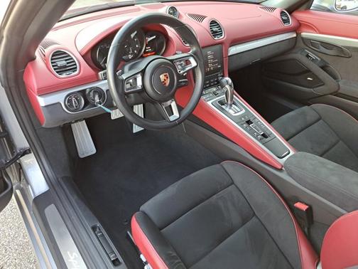 2023 Porsche 718 Spyder