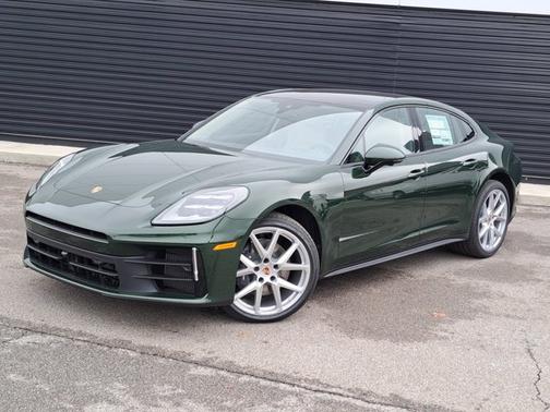 2026 Porsche Panamera 4