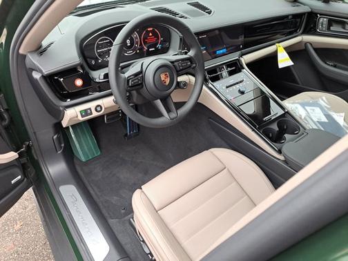 2026 Porsche Panamera 4