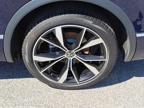 2024 Volkswagen Tiguan SEL R-Line