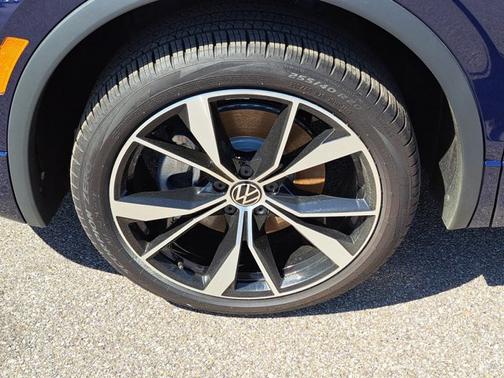 2024 Volkswagen Tiguan SEL R-Line