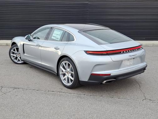 2026 Porsche Panamera 4