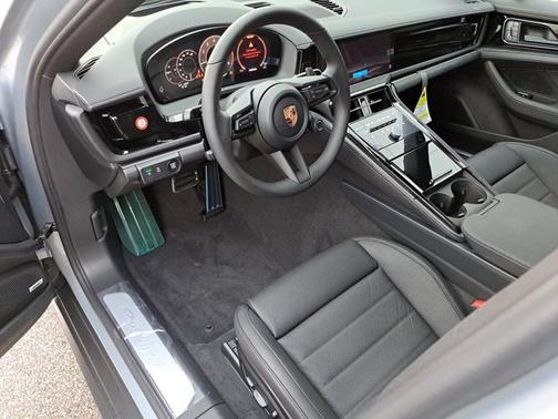 2026 Porsche Panamera 4