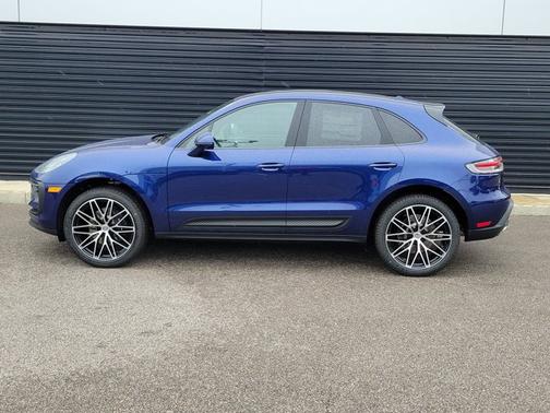 Gentian Blue Metallic 2026 Porsche Macan