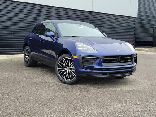 Gentian Blue Metallic 2026 Porsche Macan