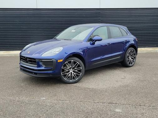 Gentian Blue Metallic 2026 Porsche Macan