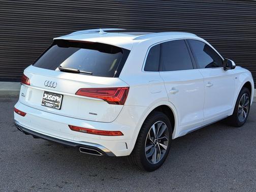 2022 Audi Q5 S line Premium Plus