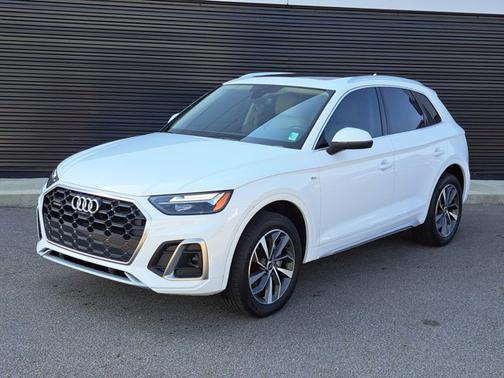 2022 Audi Q5 S line Premium Plus