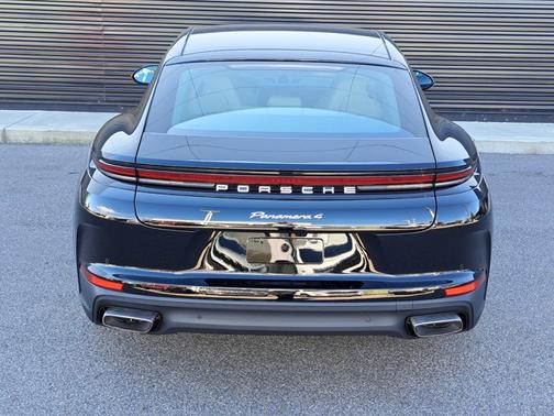 2026 Porsche Panamera 4 E-Hybrid