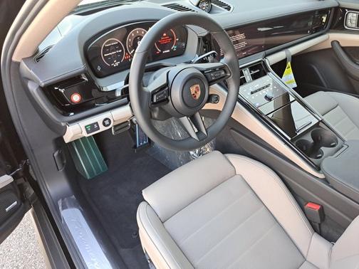 2026 Porsche Panamera 4 E-Hybrid