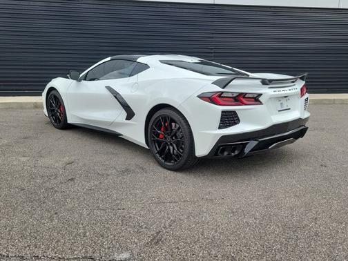 Arctic White 2024 Chevrolet Corvette 2LT