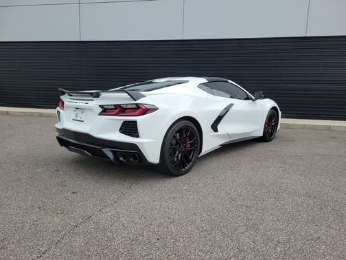 Arctic White 2024 Chevrolet Corvette 2LT