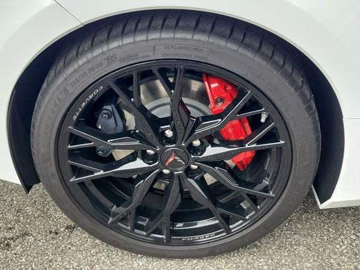 Arctic White 2024 Chevrolet Corvette 2LT